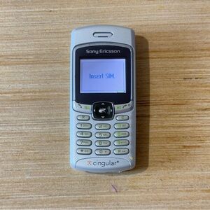 Sony Ericsson T237 Cingular Cellular Phone Silver,“UNTESTED”No Charger Buy As Is